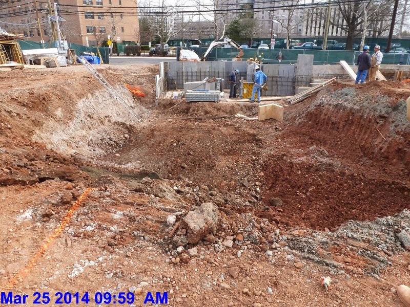 Excavation along G-K and Line 5 Facing East (800x600)